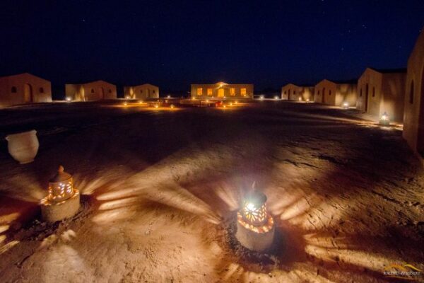 Bivouac fixe vue ensemble nuit lampe - 640x427